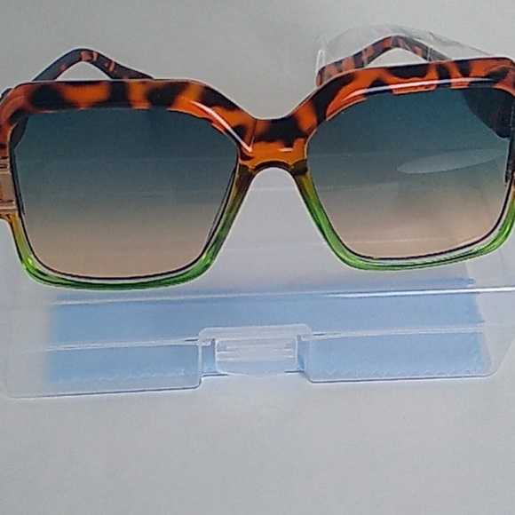 Sunglasses | Oversized Leopard & Green Gold
Detailed Sunglasses 100% UV Vacation - Picture 7 of 8